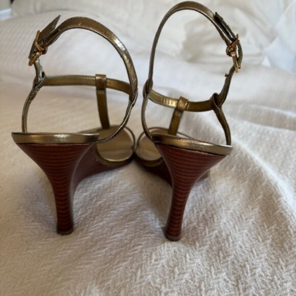Muted gold leather strappy Guess sandals - size 9 - Picture 4 of 8